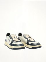 Medalist Low Bicolour Sneakers in White/Blue Front View | AUTRY